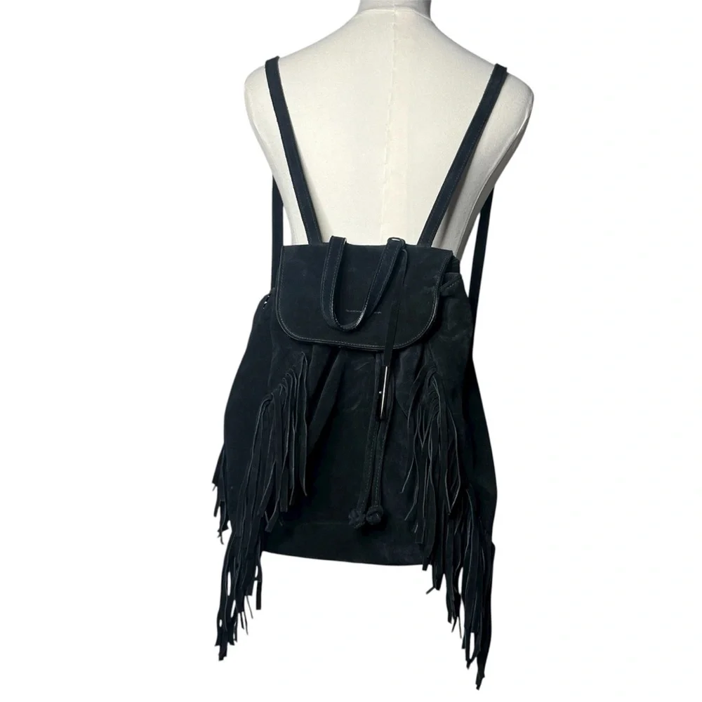 dsquared leather backpack D2 Monogram as well as four side pockets and one front pocket with zip closures for easy organization Dsquared2 Limited edition Icon backpack